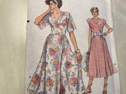 9282 VOGUE FLARE WRAP SHORT SLEEVE DRESS LENGTHS PATTERN 12-16 UNCUT